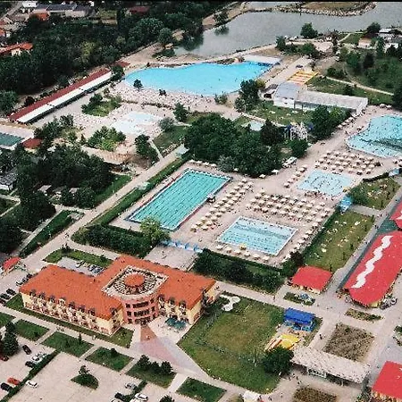 Dom Studia Petra ゲストハウス 3*